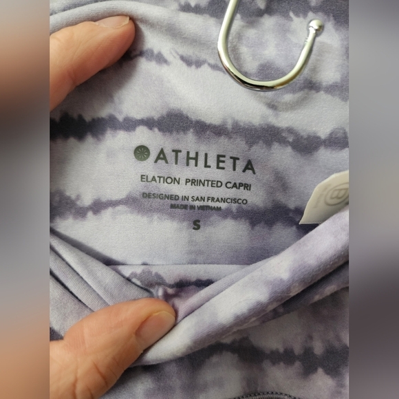 Athleta Elation Printed Capri Tight - Tahiti Dusk Purple - Picture 9 of 9